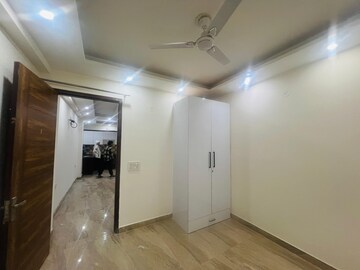 Room in 3 BHK Apartment at Chattarpur – for Rent