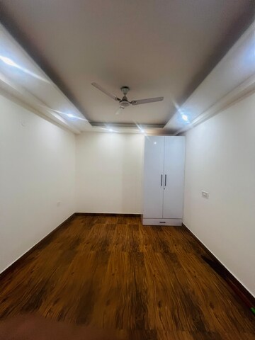 Room in 3 BHK Apartment at Chattarpur – for Rent