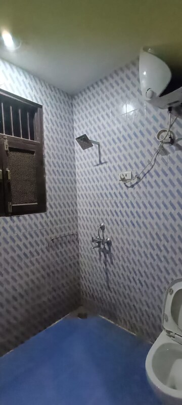 Bathroom in 1 RK Builder Floor at Sector 46 – for Rent