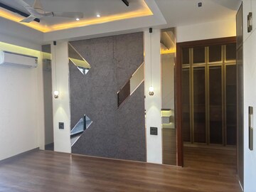 Room in 4 BHK Builder Floor at Sector 57 – for Sale