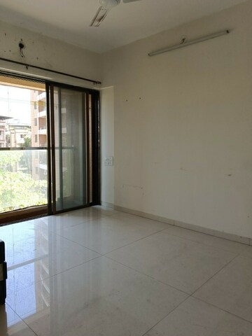 Room in 3 BHK Apartment at Gaurav Woods, Mira Road – for Sale