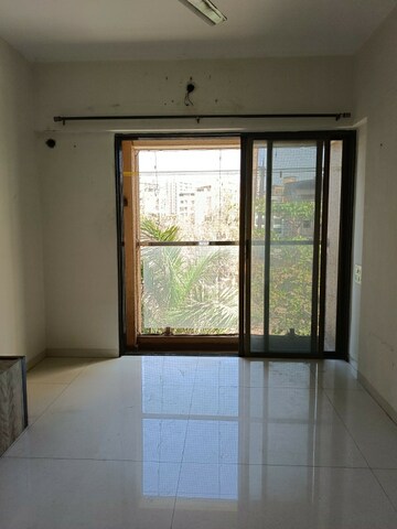 Room in 3 BHK Apartment at Gaurav Woods, Mira Road – for Sale