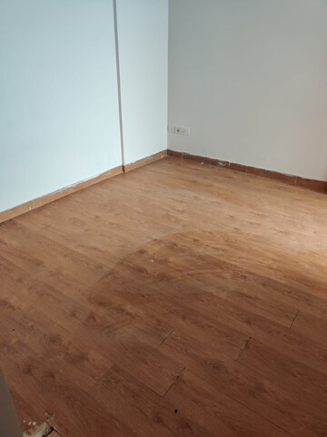 Room in 2 BHK Apartment at RAS Palm Residency, Sector 76 – for Rent