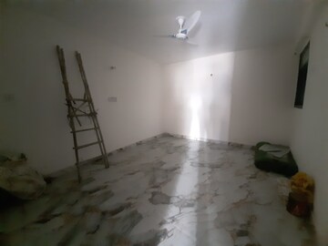 Room in 2 BHK Builder Floor at Maidan Garhi – for Rent