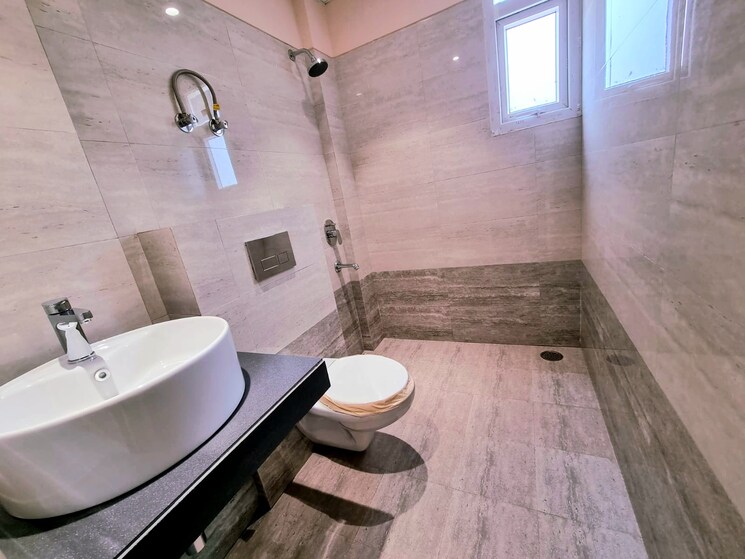 Bathroom, peer mucchalla 3 Bedroom 1450 Sq.Ft. Apartment In Peer Mucchalla Zirakpur 8236527