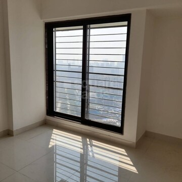 Room in 2 BHK Apartment at DLH Legacy, Juhu – for Rent
