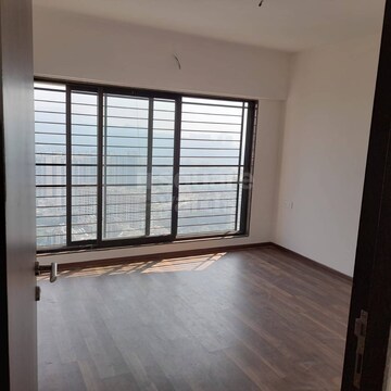 Room in 2 BHK Apartment at DLH Legacy, Juhu – for Rent