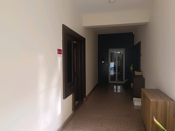 Room in 3 BHK Apartment at Burj Banjara, Banjara Hills – for Rent