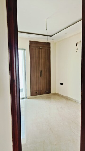 Room in 4 BHK Builder Floor at Sector 84 – for Rent