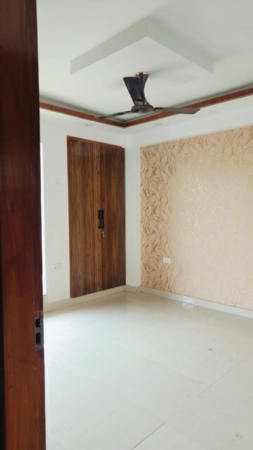 Room in 4 BHK Builder Floor at Sector 84 – for Rent