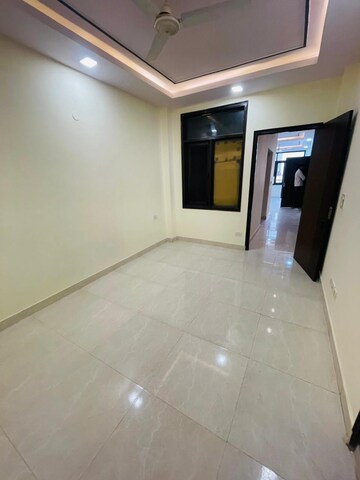 Room in 3 BHK Apartment at Maidan Garhi – for Rent