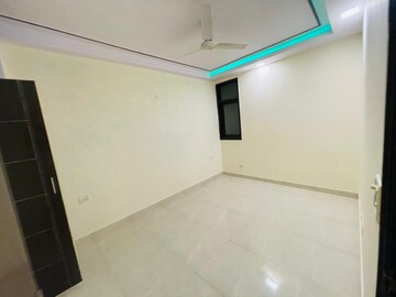 Room in 3 BHK Apartment at Maidan Garhi – for Rent