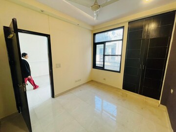 Room in 3 BHK Apartment at Maidan Garhi – for Rent