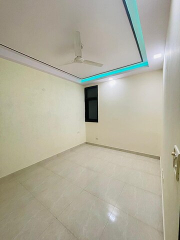 Room in 3 BHK Apartment at Maidan Garhi – for Rent