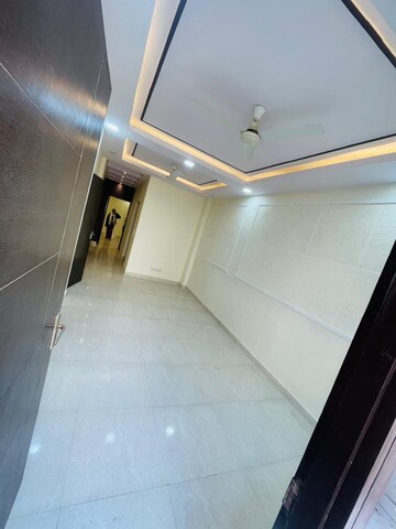Room in 3 BHK Apartment at Maidan Garhi – for Rent