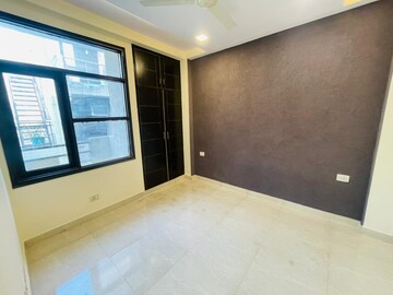 Room in 3 BHK Apartment at Maidan Garhi – for Rent