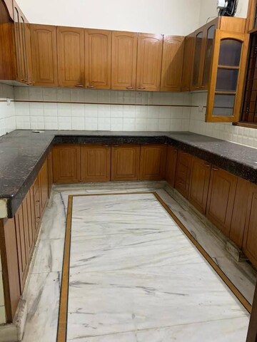 Kitchen in 2 BHK Builder Floor at Sector 40 – for Rent