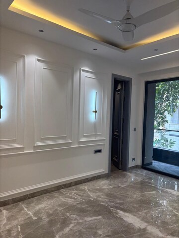 Bedroom in 4 BHK Builder Floor at Dlf Phase ii – for Sale