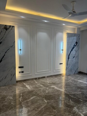 Bedroom in 4 BHK Builder Floor at Dlf Phase ii – for Sale