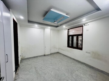 Room in 3 BHK Apartment at Chattarpur – for Rent