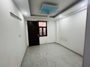 Room in 3 BHK Apartment at Chattarpur – for Rent