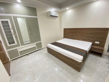 Room in 2 BHK Builder Floor at Sector 45 – for Rent