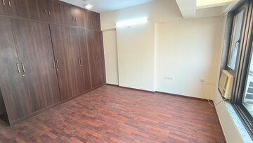 Room in 2 BHK Apartment at Aristo Pearl Residency, Prabhadevi – for Rent