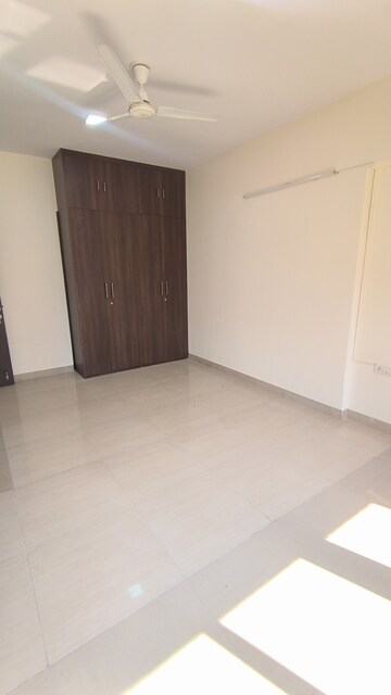 Room in 2 BHK Apartment at Aristo Pearl Residency, Prabhadevi – for Rent