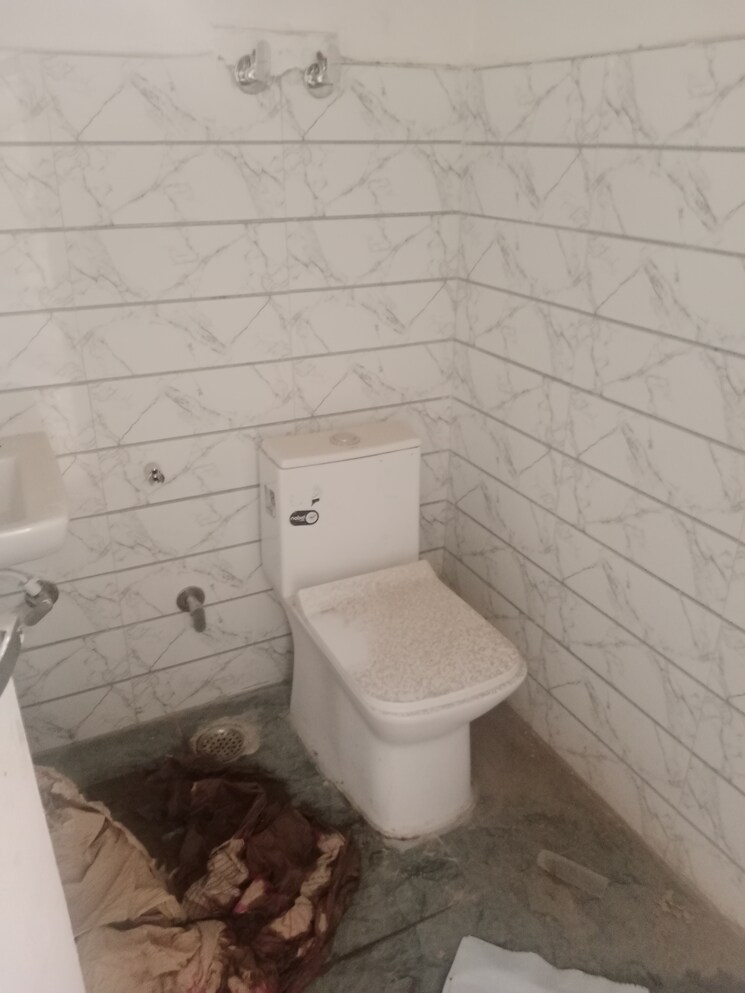 Bathroom, haldana 3 Bedroom 866 Sq.Ft. Apartment In Haldana Panipat 8236926