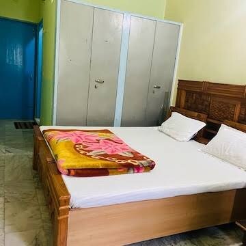 Bedroom in 2 BHK Apartment at Aam Bag – for Rent