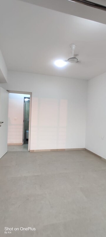 Room in 3 BHK Apartment at Kanakia Silicon Valley, Powai – for Rent
