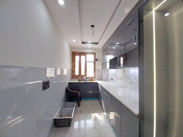 Kitchen in 3 BHK Builder Floor at BPTP District, Sector 81 – for Sale
