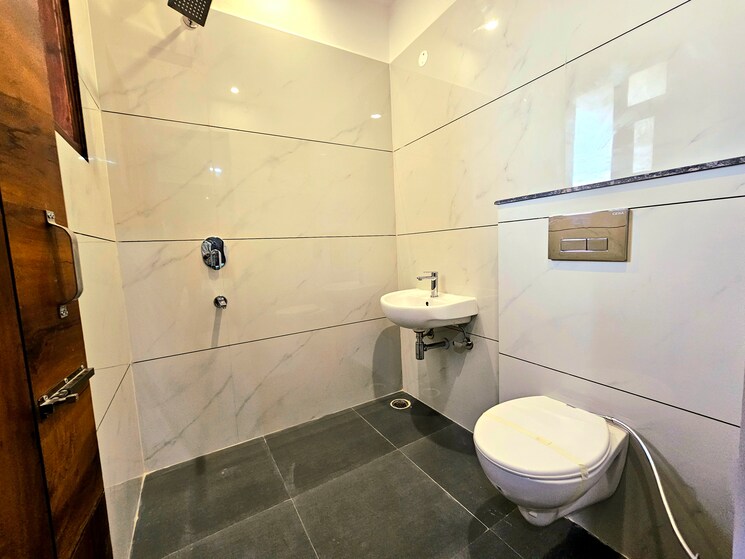 Bathroom, peer mucchalla 3 Bedroom 1215 Sq.Ft. Builder Floor In Peer Mucchalla Zirakpur 8237301