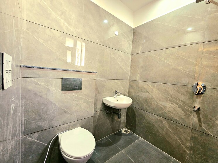 Bathroom, peer mucchalla 3 Bedroom 1215 Sq.Ft. Builder Floor In Peer Mucchalla Zirakpur 8237301