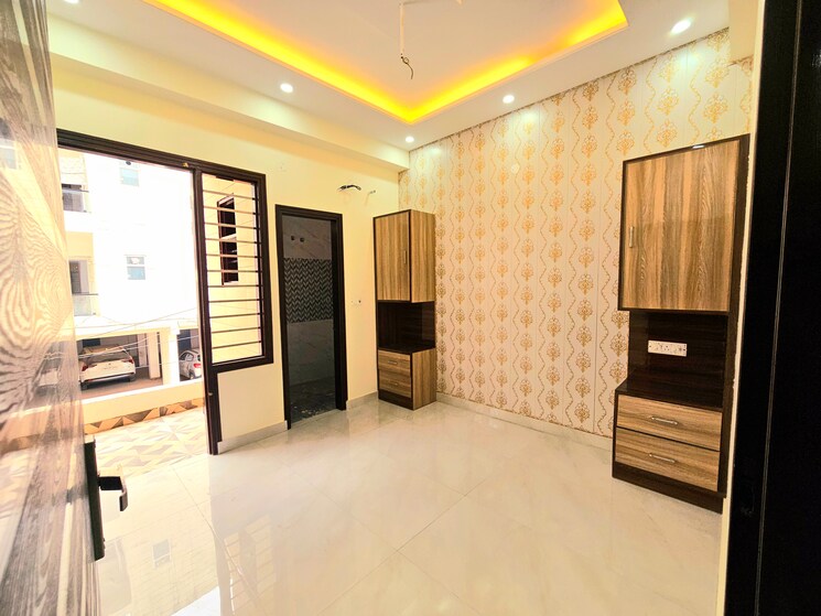 Room, peer mucchalla 3 Bedroom 1115 Sq.Ft. Builder Floor In Peer Mucchalla Zirakpur 8237433