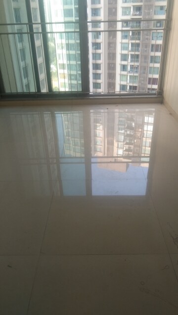 Room in 2 BHK Apartment at Kalpataru The Sunrise, Kolshet Road – for Rent