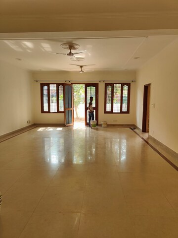 Room in 4 BHK Villa at Sector 45 – for Rent