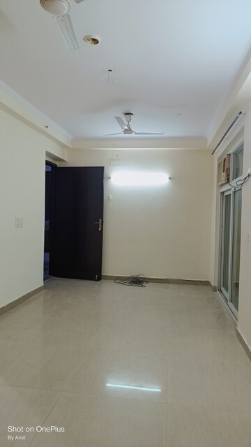 Room in 2 BHK Apartment at Amrapali Eden Park, Sector 50 – for Rent
