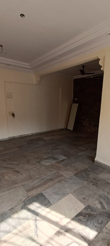 Room in 2 BHK Apartment at Crimson Tower, Kandivali East – for Rent