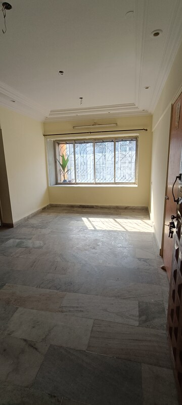 Room in 2 BHK Apartment at Crimson Tower, Kandivali East – for Rent