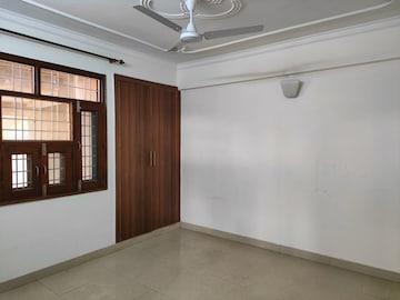 Room in 3 BHK Apartment at Vasant Kunj – for Rent