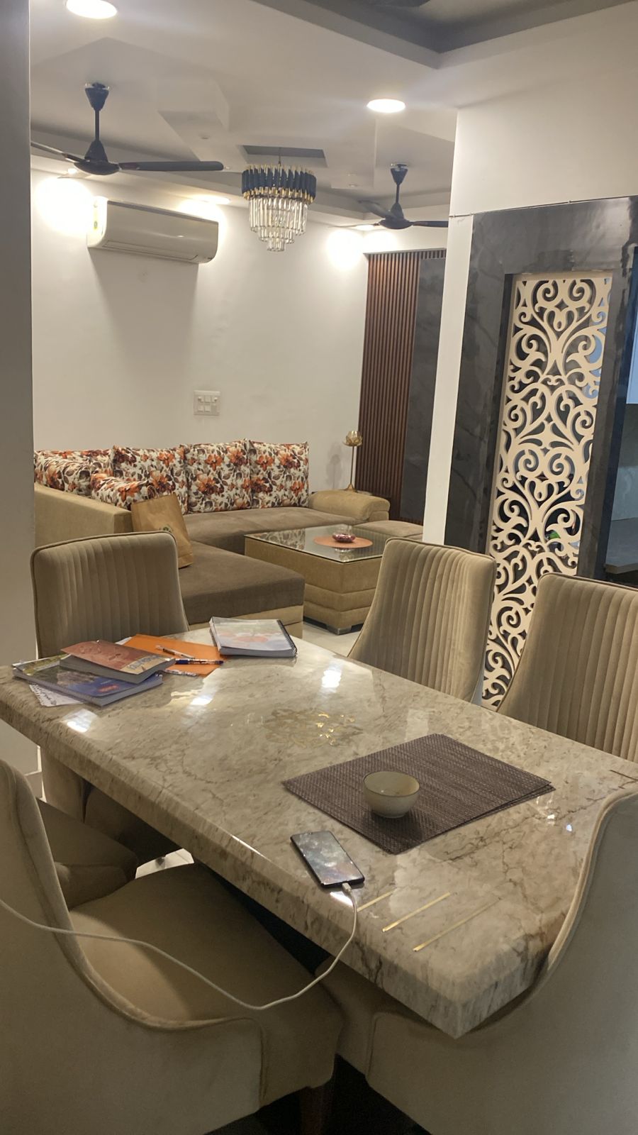 4 BHK + Servant Room,Extra Room 4425 Sq.Ft. Apartment in Mahagun Mezzaria