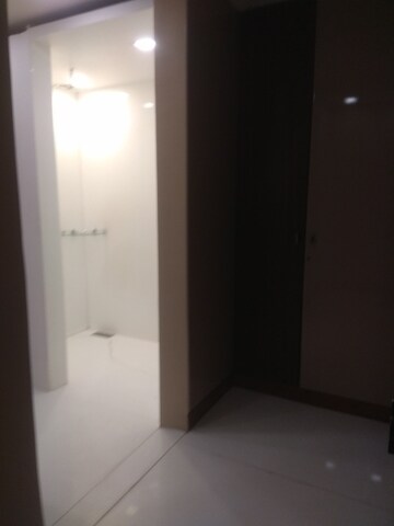 Room in 6+ BHK Independent House at New Friends Colony – for Rent