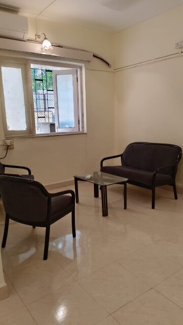 Team Area in 1 BHK Apartment at Bandra West – for Rent