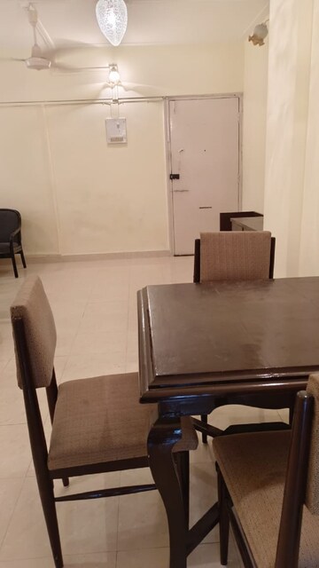 Team Area in 1 BHK Apartment at Bandra West – for Rent