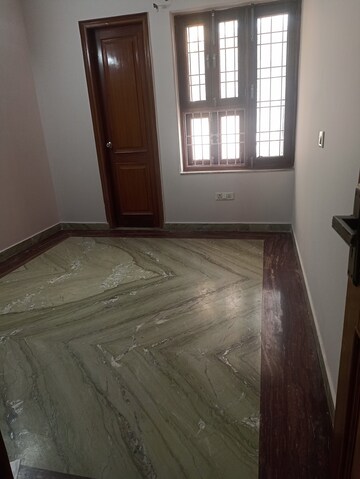 Room in 2 BHK Builder Floor at Ansal Plaza Sector-23, Sector 23 – for Rent