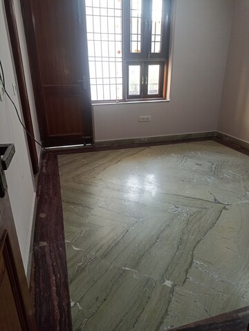Room in 2 BHK Builder Floor at Ansal Plaza Sector-23, Sector 23 – for Rent