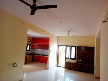 Room in 3 BHK Apartment at Manikonda – for Rent