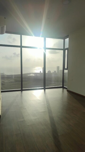 Room in 4 BHK Apartment at Piramal Mahalaxmi Central Tower, Mahalaxmi – for Sale