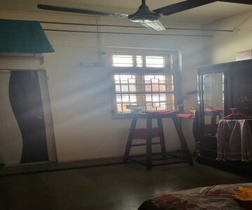 Bedroom in 2 BHK Apartment at Dadar East – for Rent